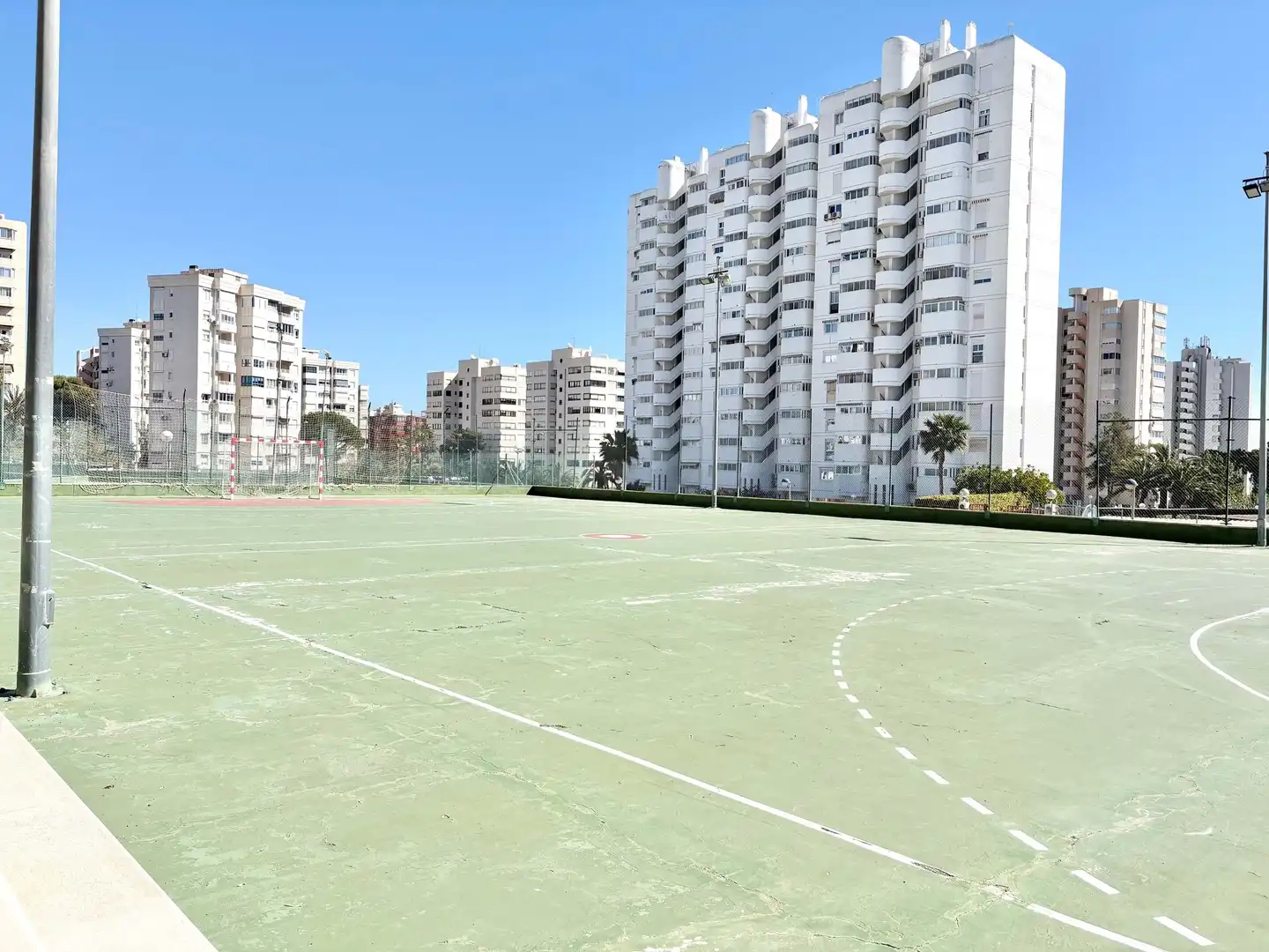 Parking de Piso en venta en Alicante / Alacant con Aire acondicionado, Trastero y Piscina