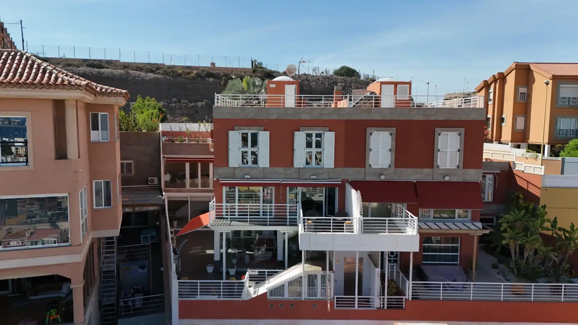 Vista exterior de Casa adosada en venda en Las Palmas de Gran Canaria amb Jardí privat, Terrassa i Traster