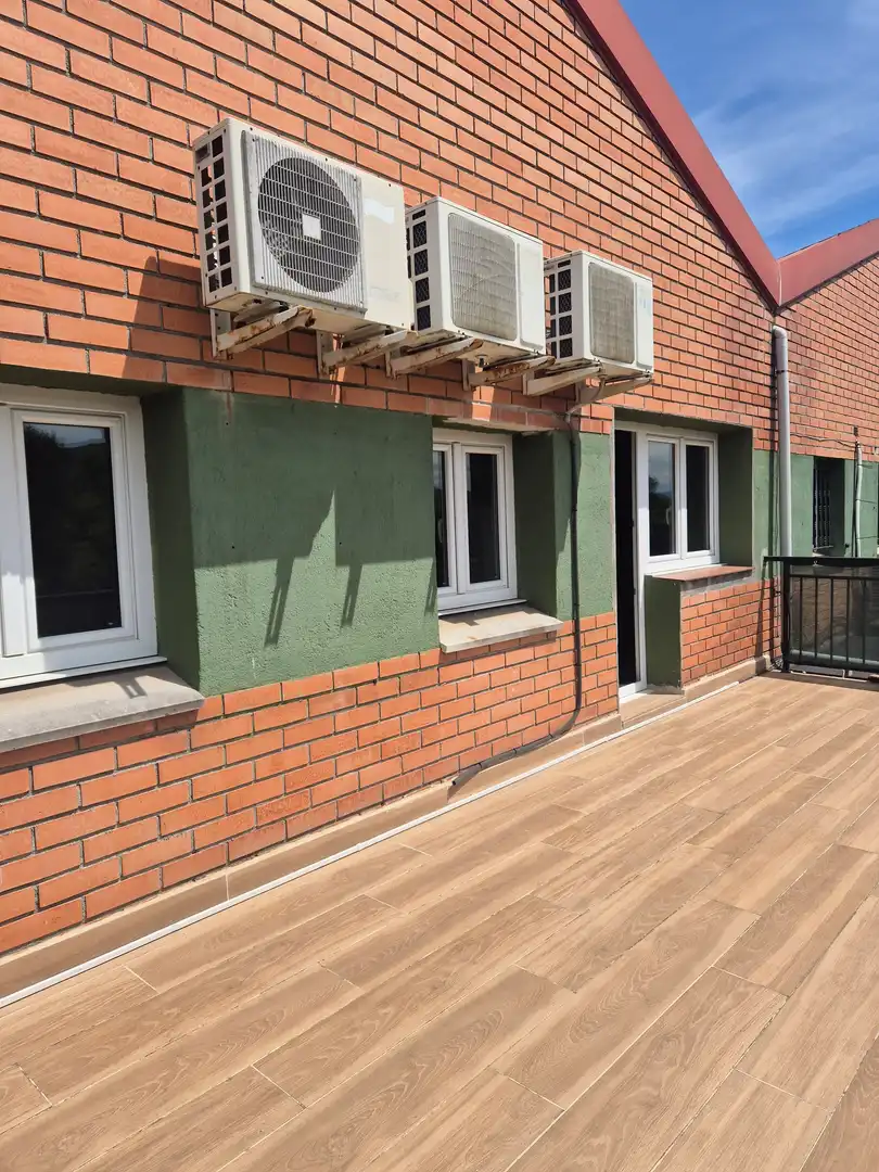 Außenansicht von Büro zur Miete in Loiu mit Klimaanlage und Terrasse