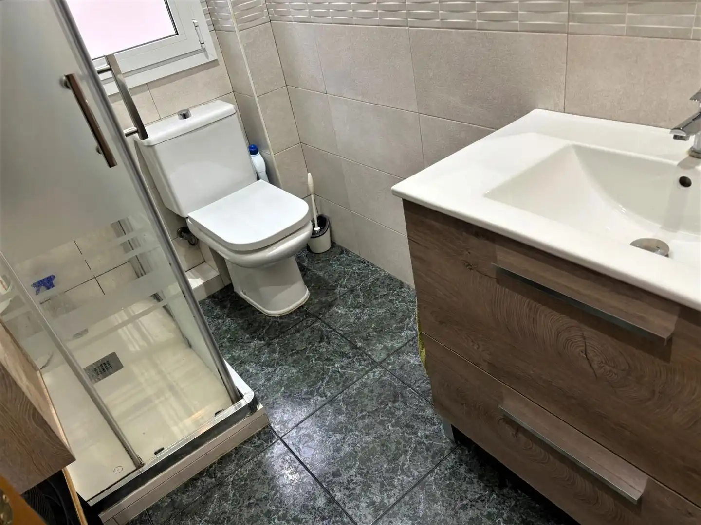 Badezimmer von Wohnung zum Verkauf in Terrassa mit Klimaanlage und Heizung