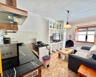 Sala d'estar de Apartament en venda en Trevélez amb Calefacció, Terrassa i Moblat