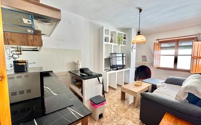 Sala d'estar de Apartament en venda en Trevélez amb Calefacció, Terrassa i Moblat