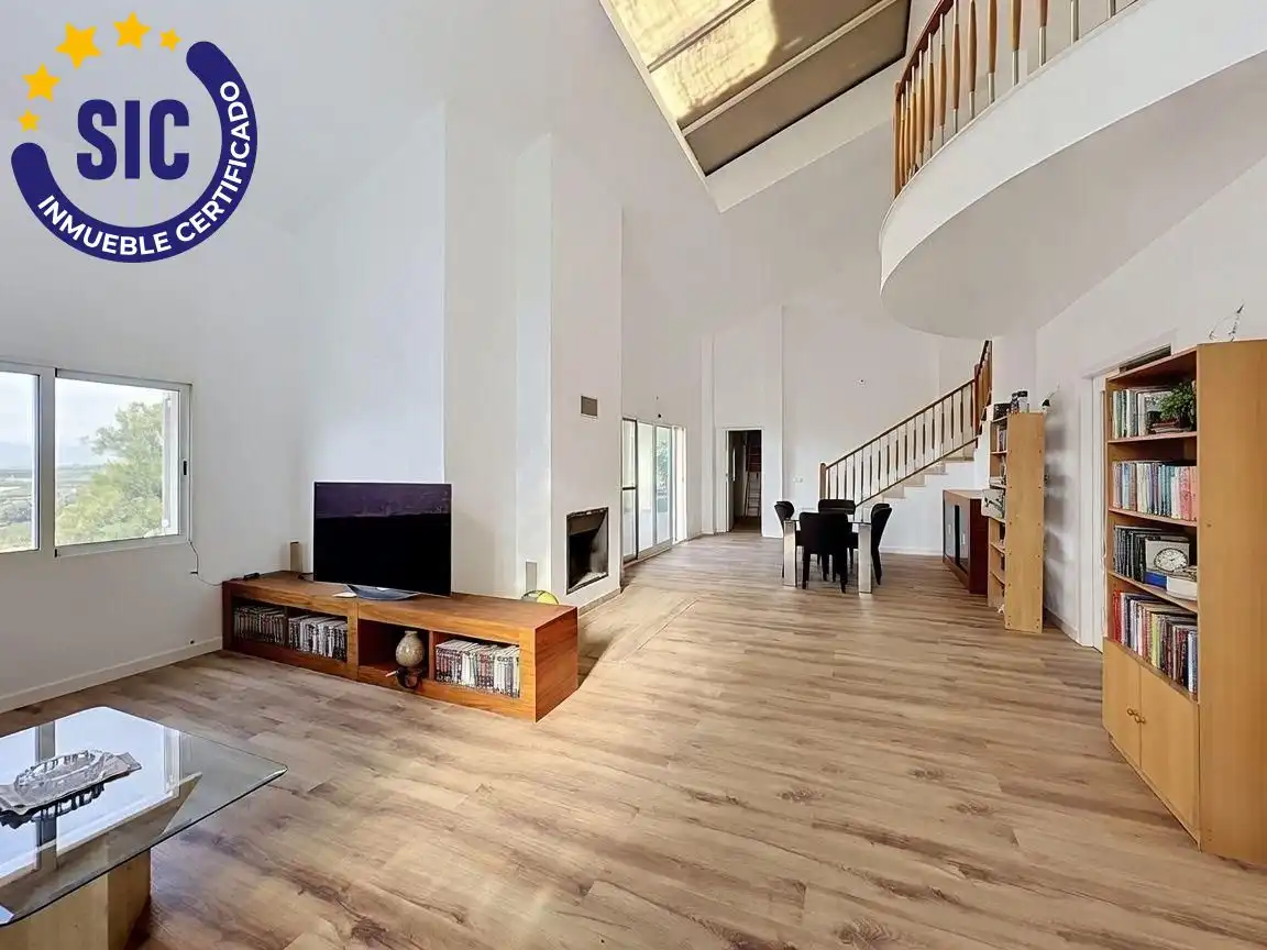 Chalet con jardín en venta en Calle JULIO ROMERO DE TORRES
