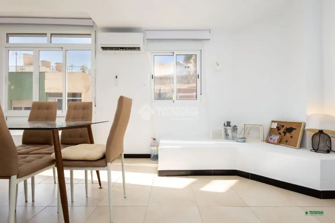 Habitación de Piso en venta en Almería con Calefacción y Balcón