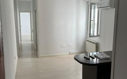 Bedroom of Flat to rent in  Madrid Capital  with Air Conditioner