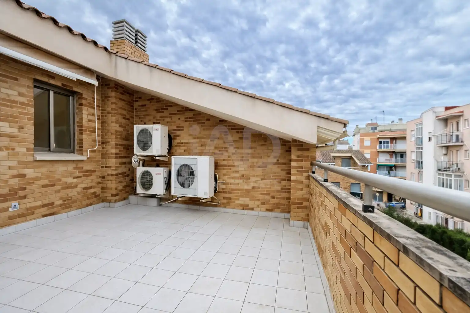 Terrasse von Einfamilien-Reihenhaus zum Verkauf in Salou mit Klimaanlage, Heizung und Terrasse