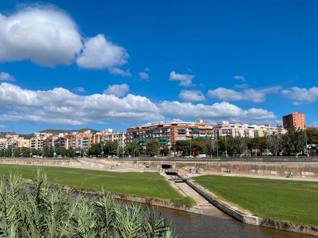 Piso en Venta en Carrer de Mossèn Jacint Verdaguer en Riu Sud