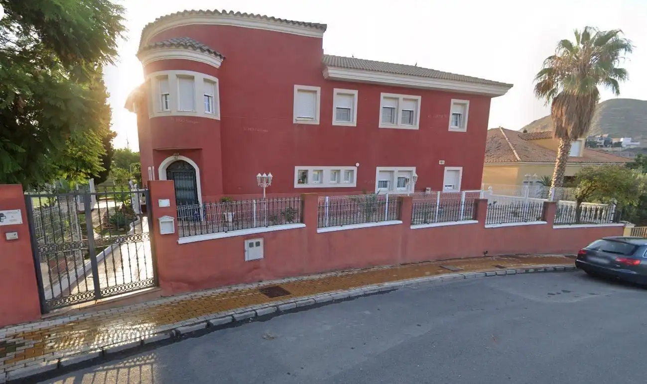 Villa mit Pool zum Verkauf in Calle GARDENIAS DE LAS (ENV)