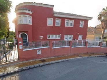 Villa avec piscine à vendre à Calle GARDENIAS DE LAS (ENV)