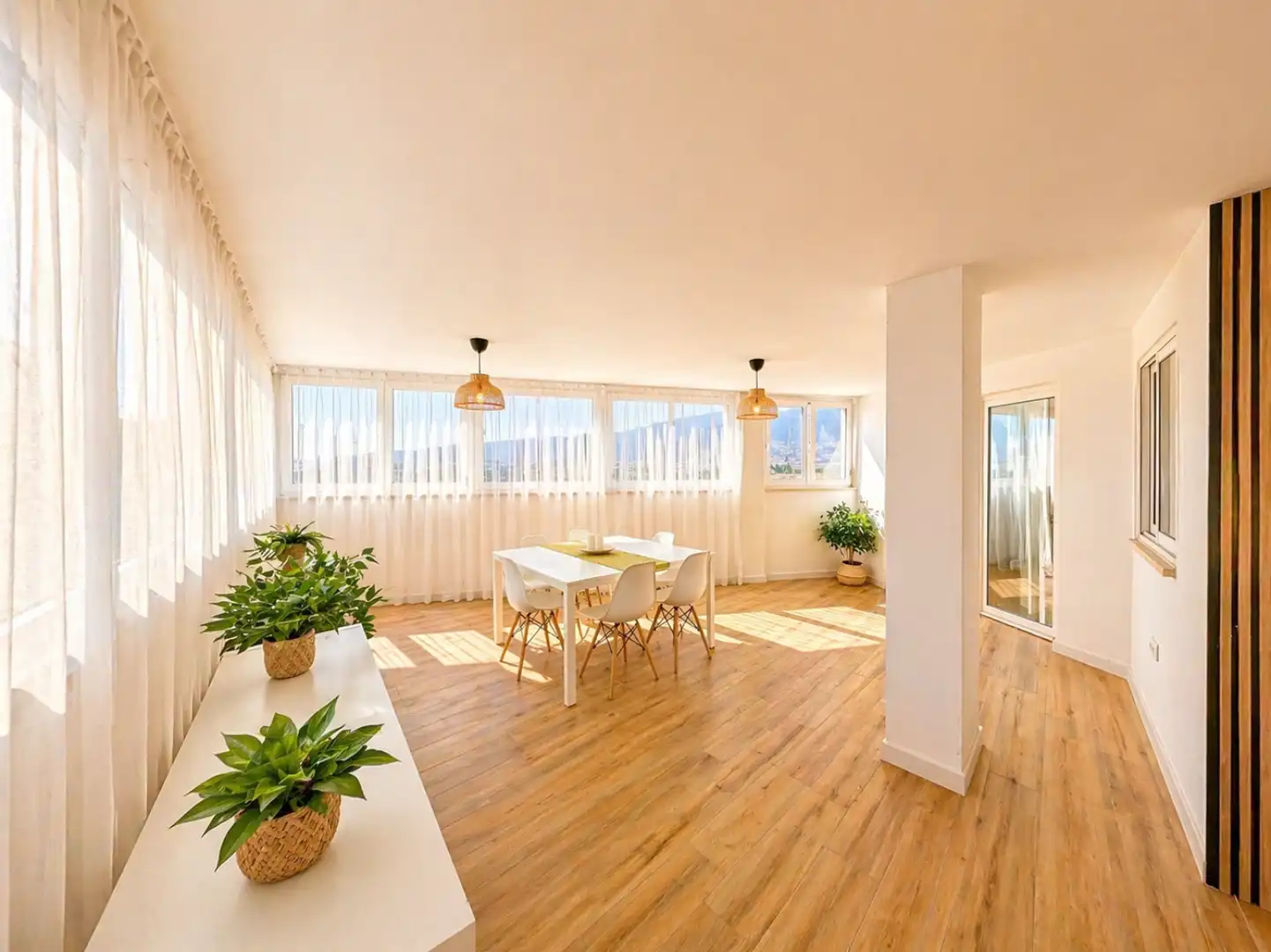 Menjador de Pis en venda en Málaga Capital amb Aire condicionat, Jardí privat i Terrassa
