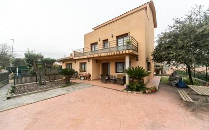 Exterior view of House or chalet for sale in Sant Esteve Sesrovires  with Air Conditioner, Heating and Terrace