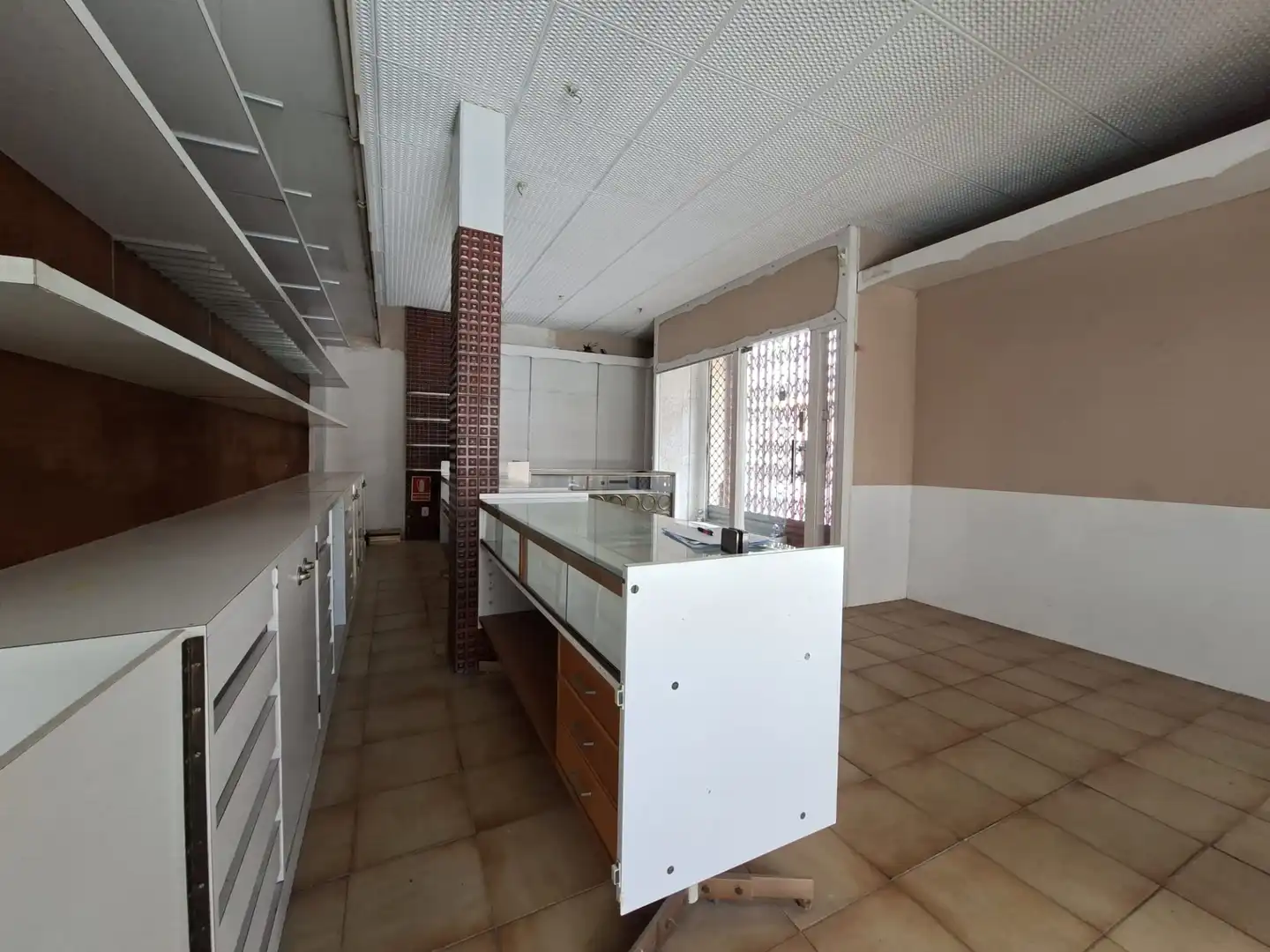 Kitchen of Commercial properties for sale in Cornellà de Llobregat