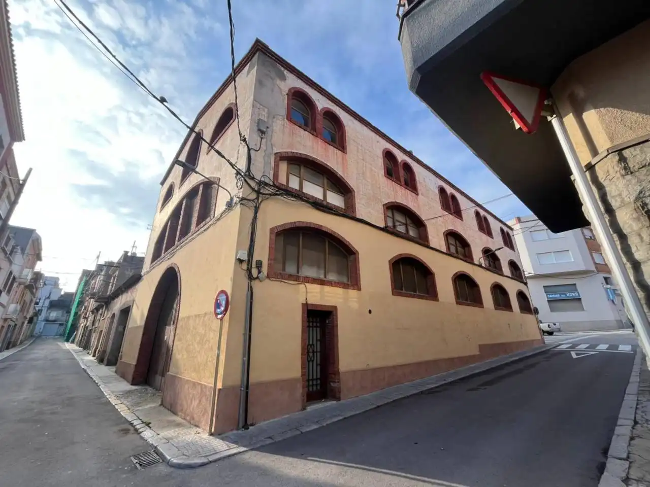Außenansicht von Fabrikhallen zum Verkauf in Sant Sadurní d'Anoia