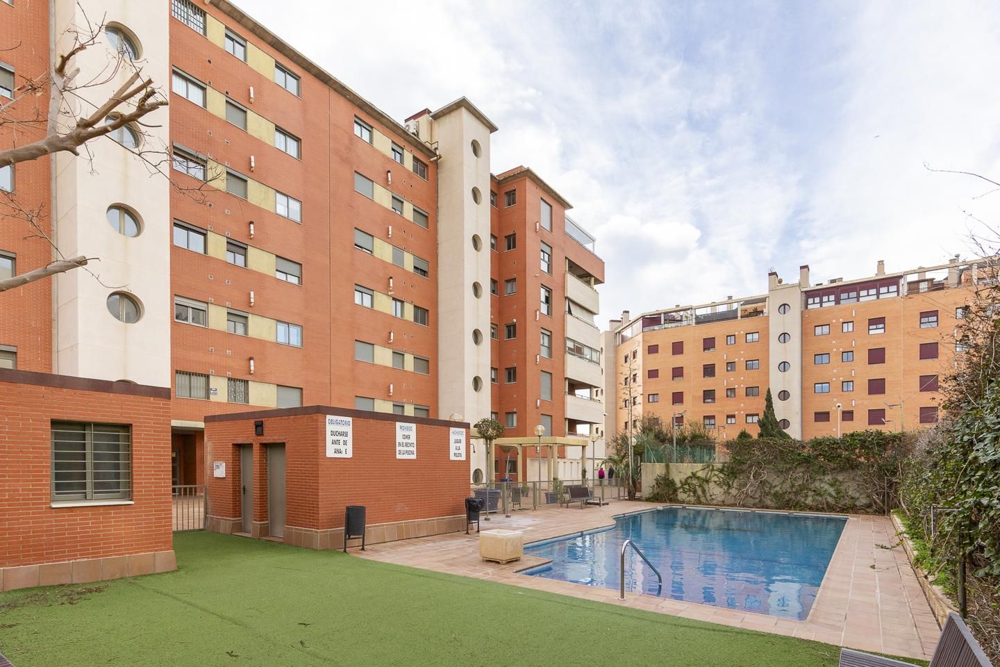 Vista exterior de Planta baja en venta en  Almería Capital con Aire acondicionado, Terraza y Trastero