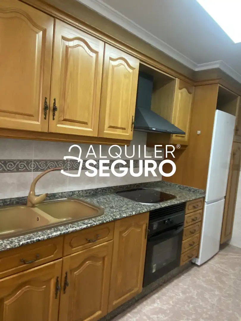 Cuina de Pis de lloguer en Mislata amb Aire condicionat, Calefacció i Moblat