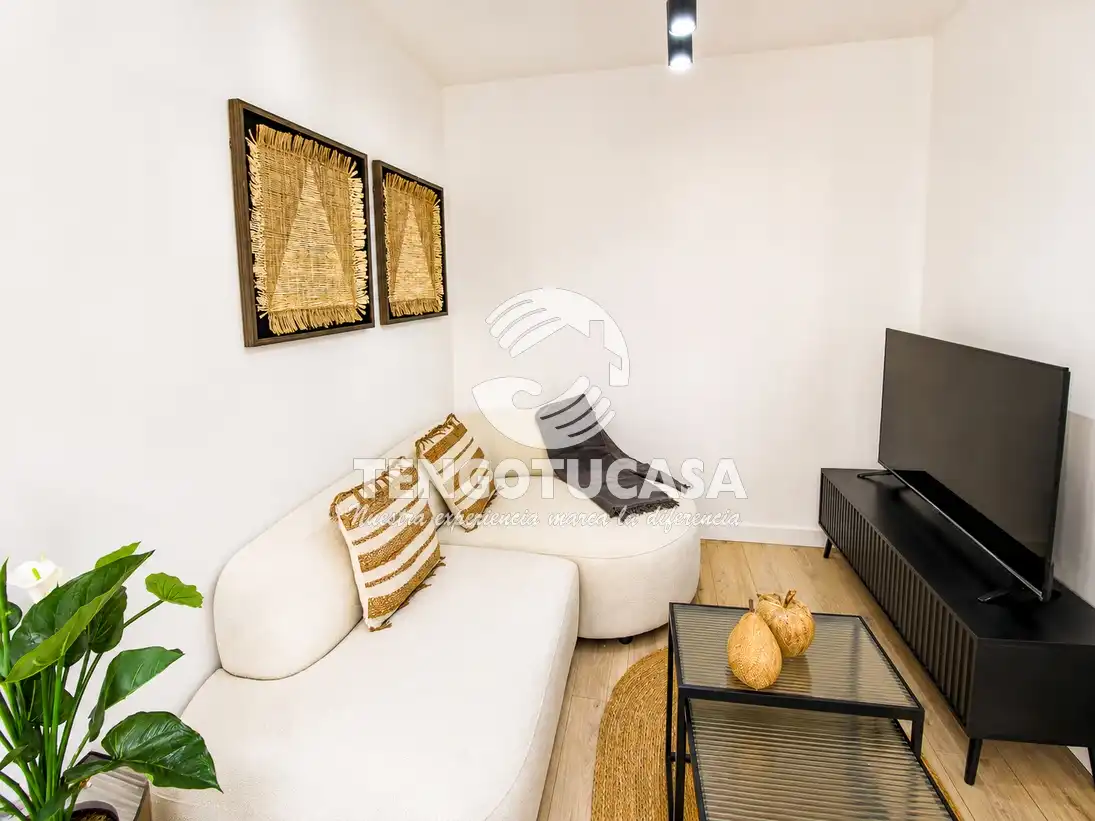 Living room of Flat for sale in Madrid  with Air Conditioner, Furnished and Oven