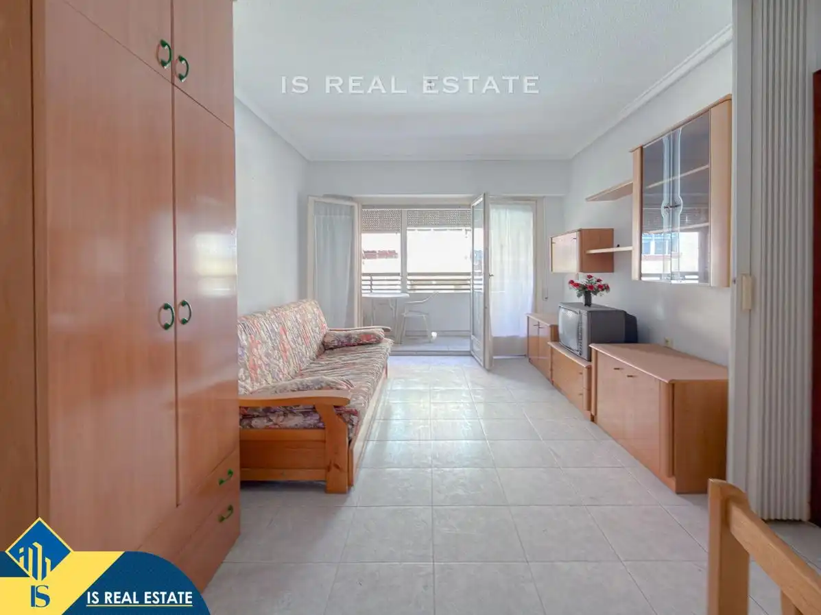 Sala de estar de Apartamento en venta en Torrevieja con Calefacción, Terraza y Amueblado