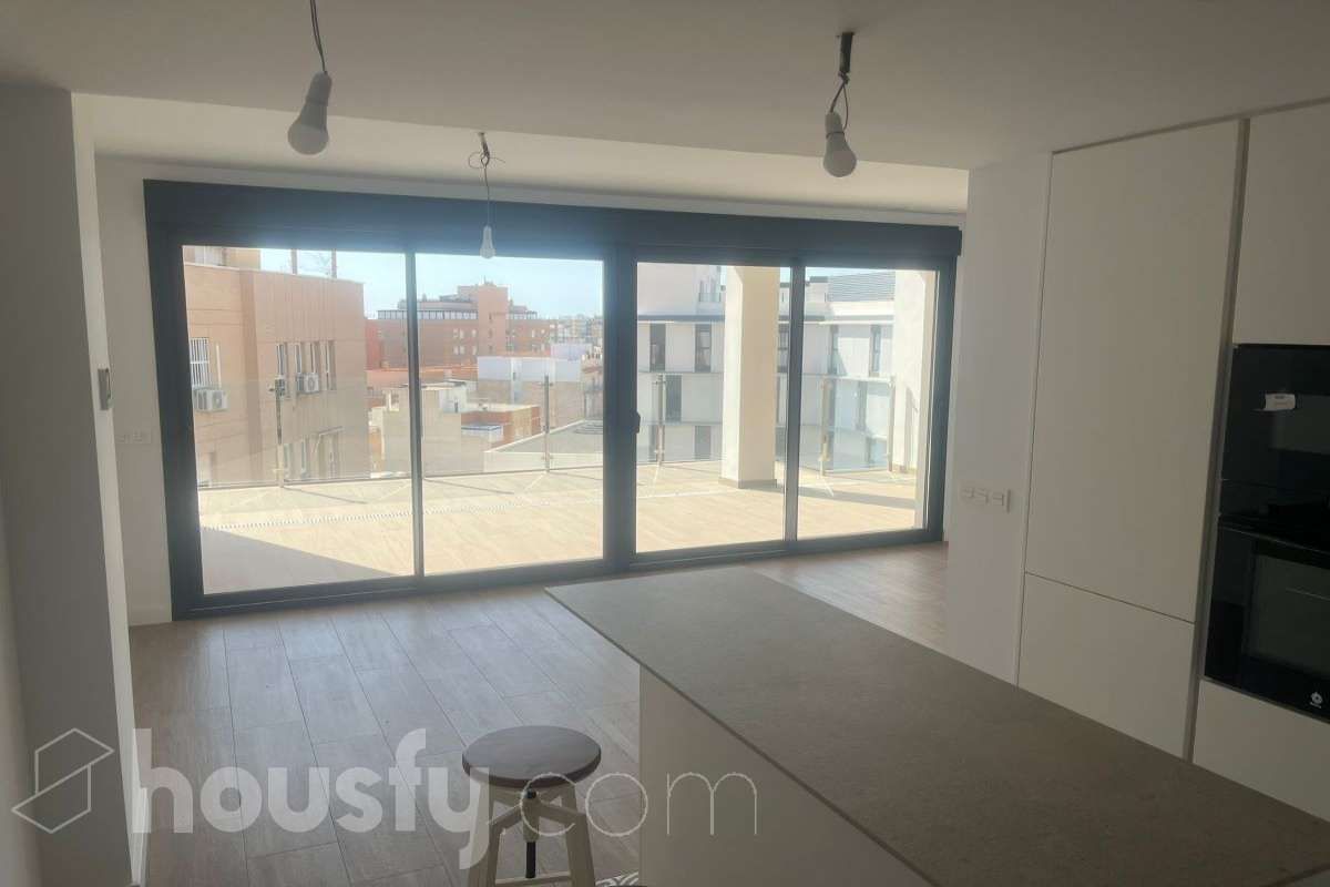 Sala de estar de Piso de alquiler en  Almería Capital con Aire acondicionado, Calefacción y Parquet