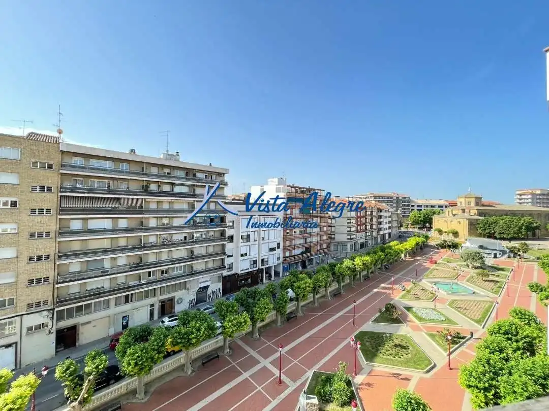 Vista exterior de Piso en venta en Haro con Calefacción, Terraza y Trastero