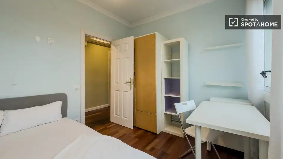 Habitación en La Nova Esquerra de l'Eixample