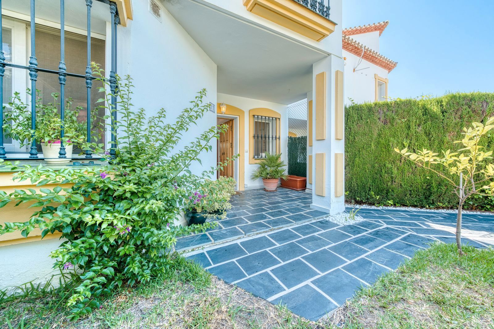 Jardí de Casa adosada en venda en Estepona amb Aire condicionat, Traster i Moblat