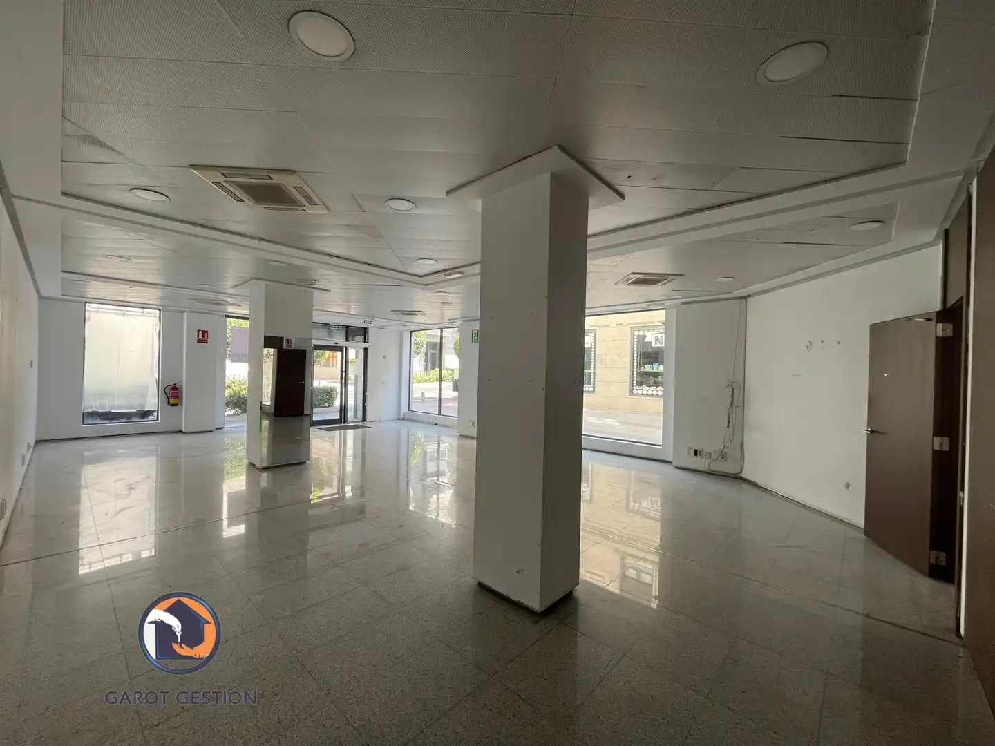 Commercial properties for sale in San Fernando de Henares  with Air Conditioner and Internet