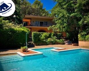 Exterior view of Country house for sale in Castellar del Vallès  with Terrace, Swimming Pool and Balcony