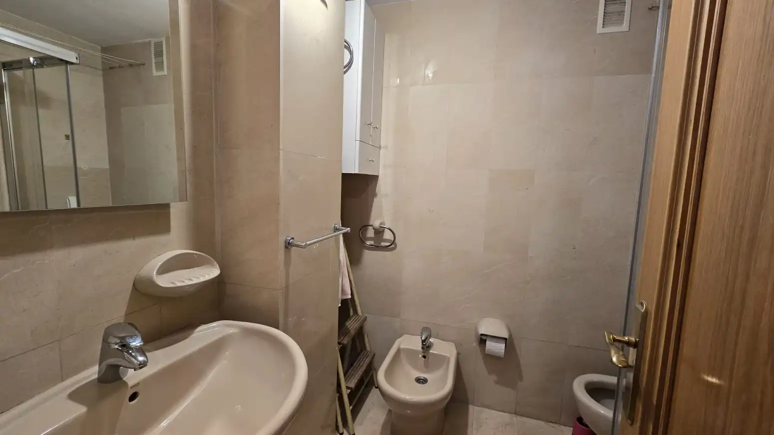 Bathroom of Flat for rent in Gijón   with Heating and Parquet flooring