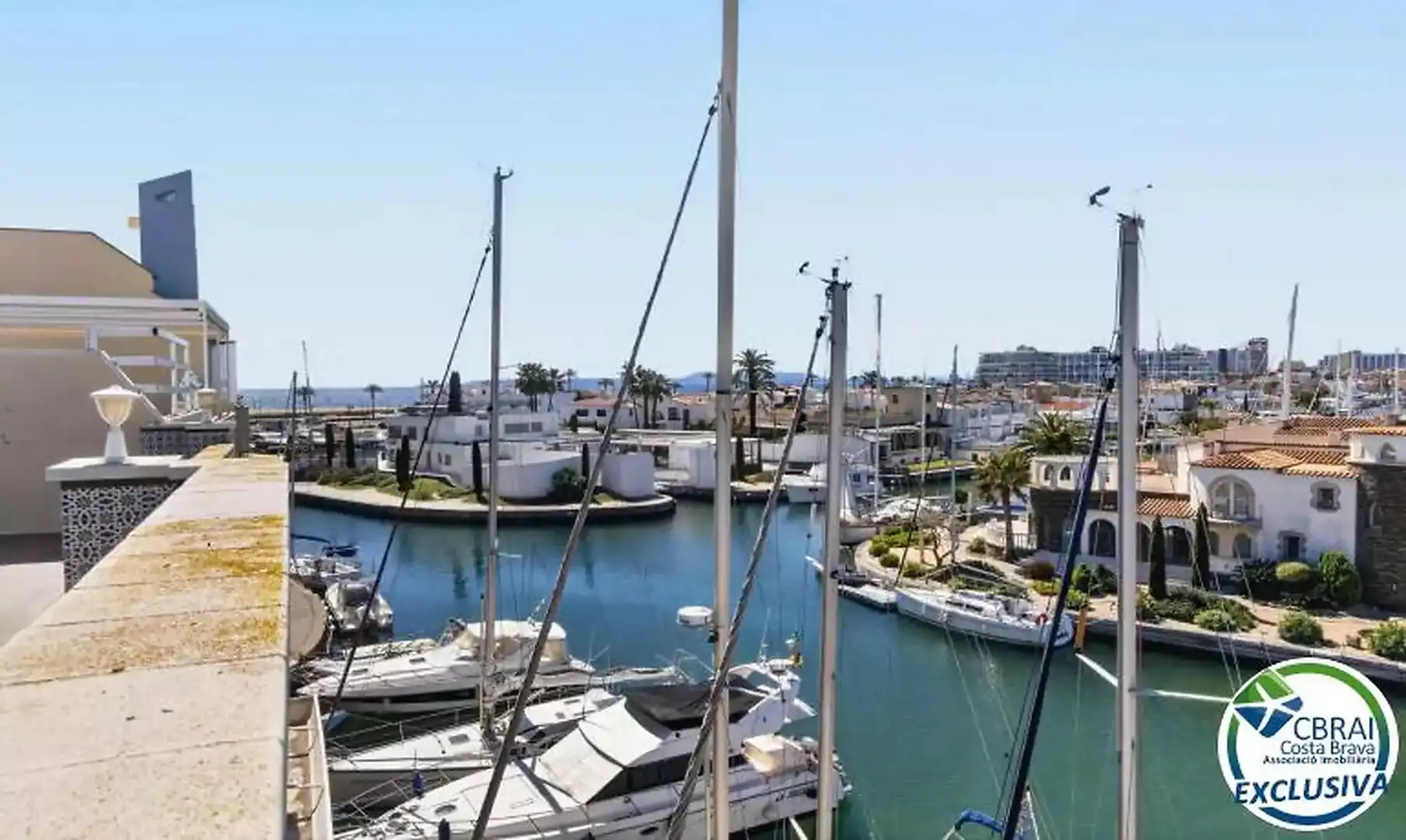 Vista exterior de Pis en venda en Empuriabrava amb Aire condicionat, Calefacció i Traster
