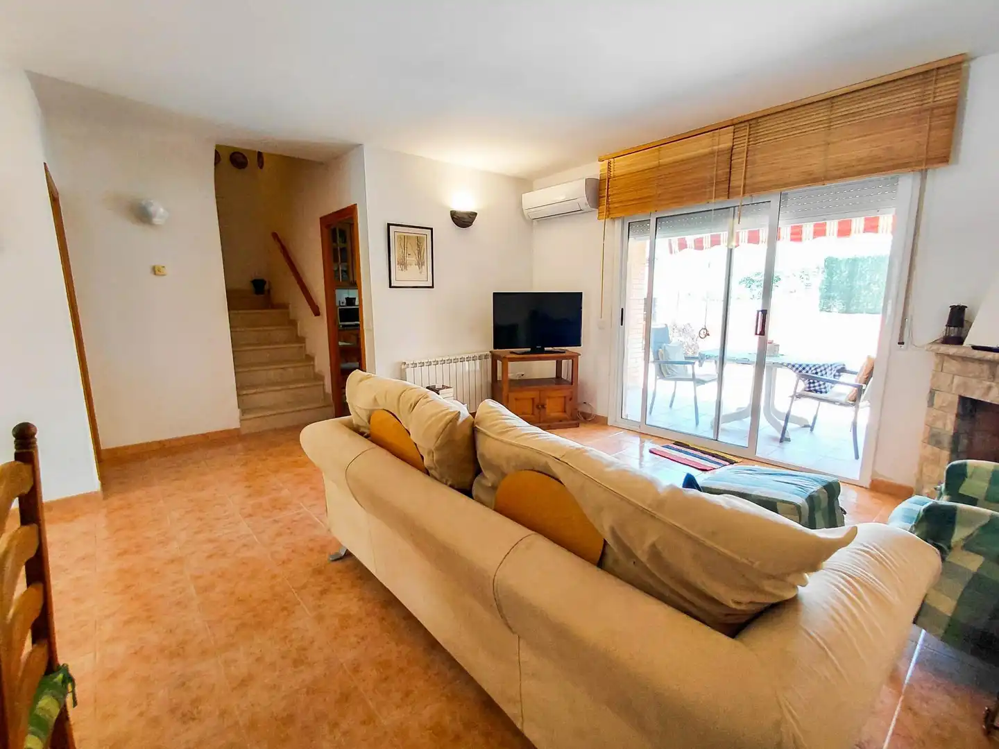 Sala d'estar de Casa adosada en venda en Cunit amb Aire condicionat, Calefacció i Terrassa