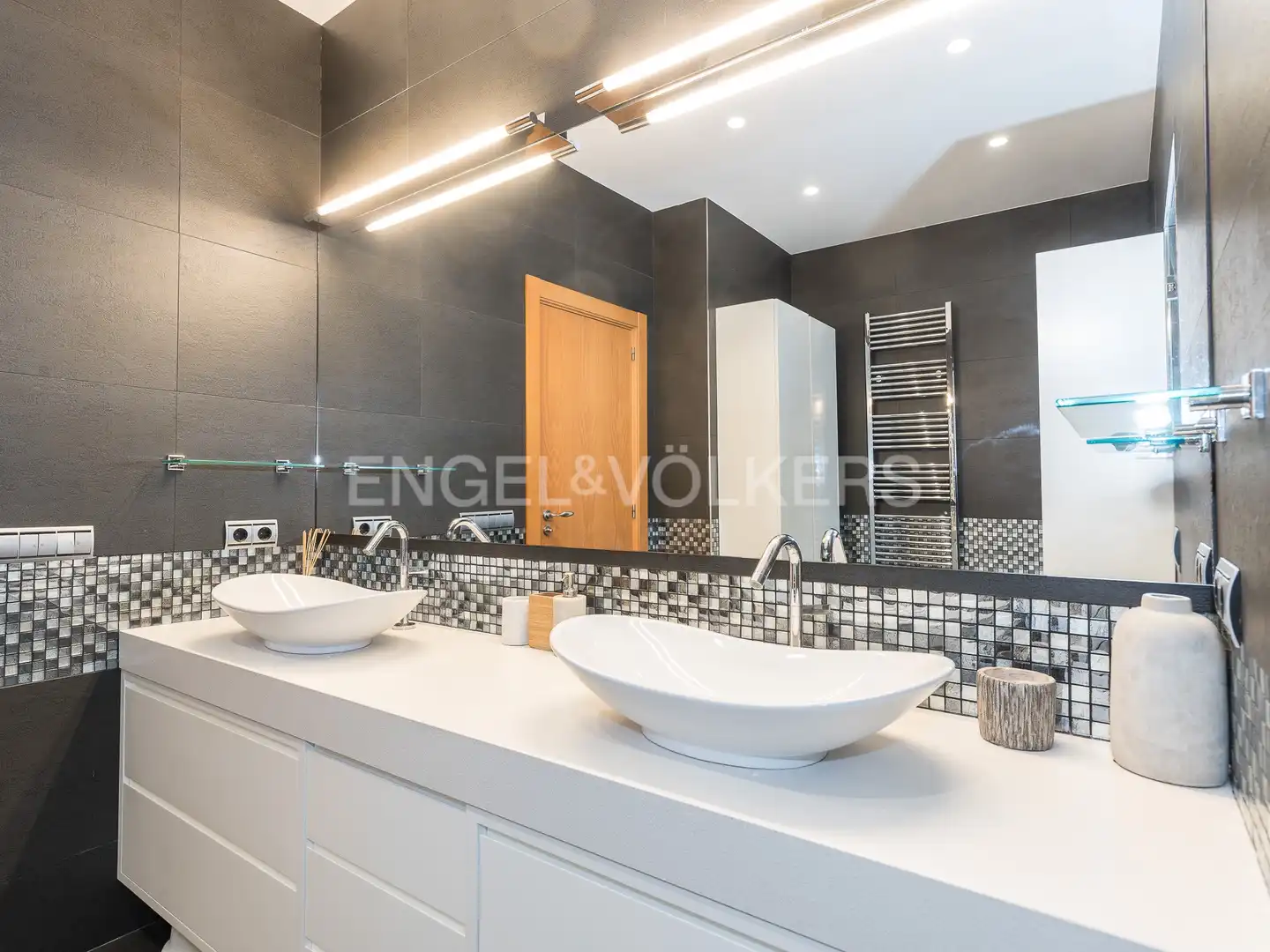 Bathroom of Houses for rent in Castelldefels  with Air Conditioner, Heating and Private garden