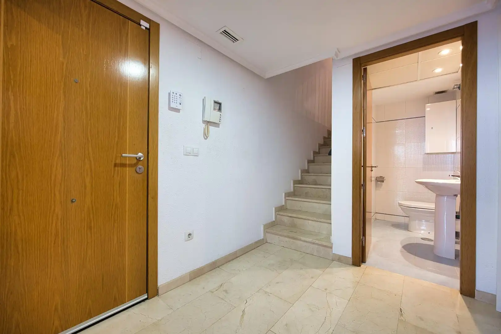 Ático en venta en Alicante / Alacant con Terraza, Trastero y Piscina comunitaria