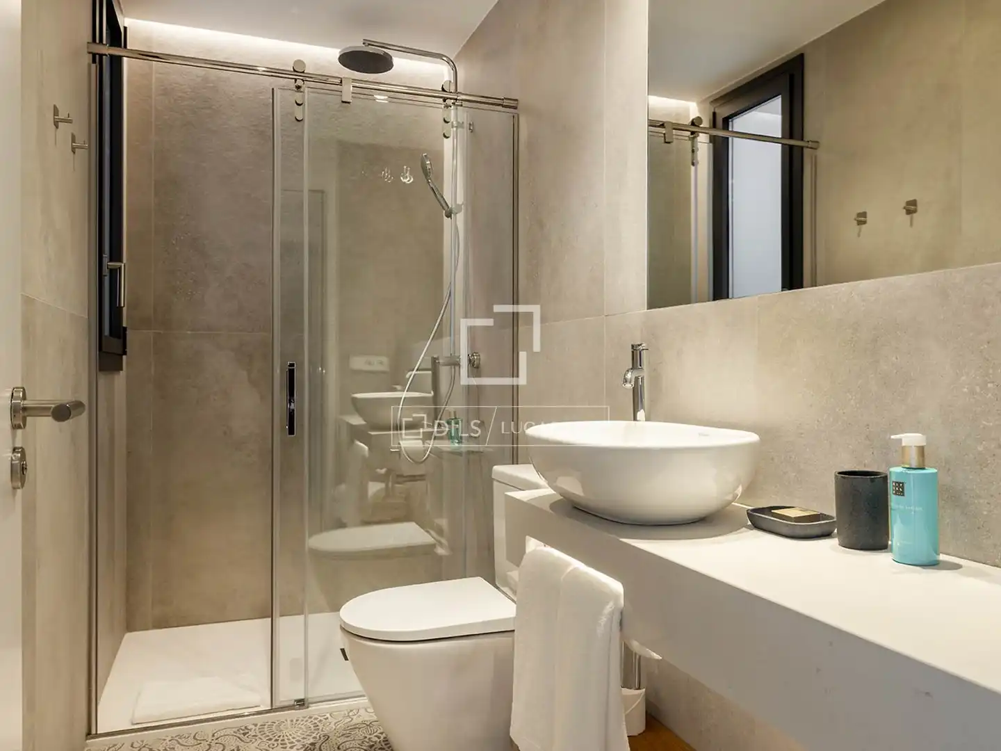 Bathroom of Flat for rent in Barcelona  with Air Conditioner, Heating and Parquet flooring