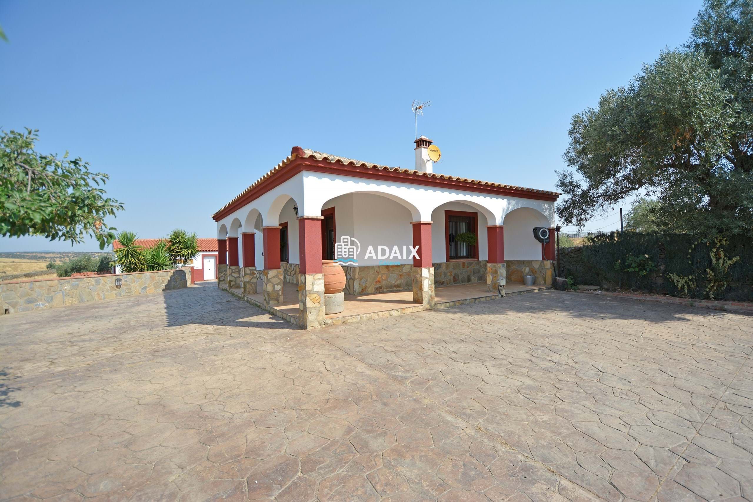 Exterior view of House or chalet for sale in Membrío  with Air Conditioner and Storage room