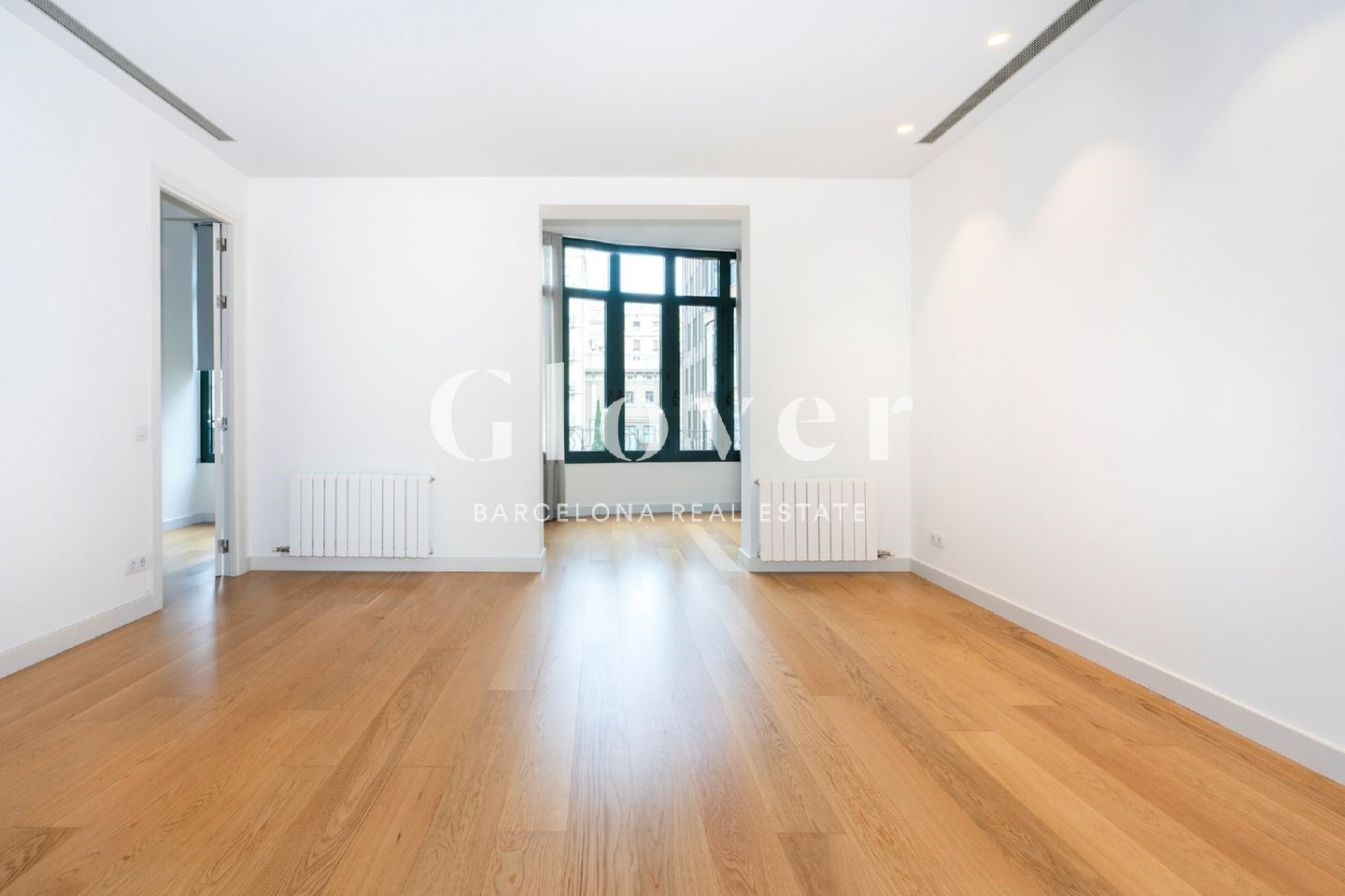Exterior view of Flat to rent in  Barcelona Capital  with Air Conditioner and Heating