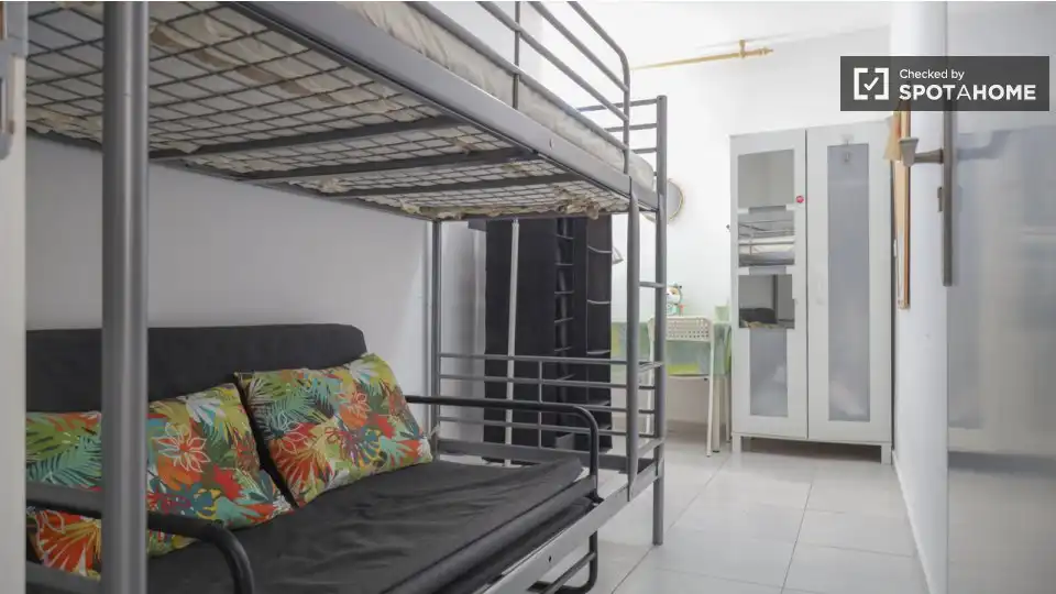 Habitación de Piso de alquiler en Madrid con Aire acondicionado, Calefacción y Amueblado