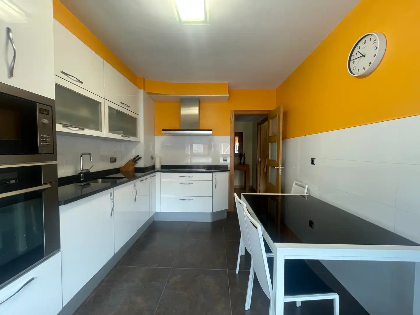 Cocina de Piso en venta en Zarautz con Calefacción, Amueblado y Balcón
