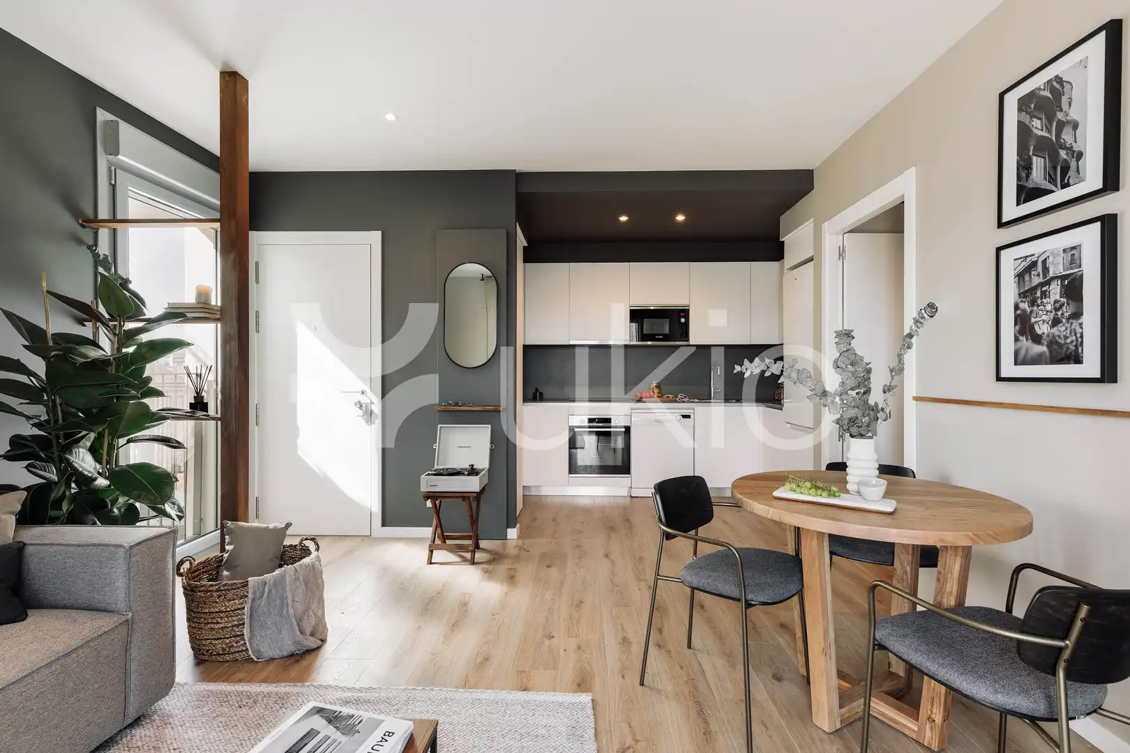 Cocina de Apartamento de alquiler en Barcelona con Aire acondicionado, Calefacción y Amueblado