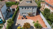 Vista exterior de Casa o xalet en venda en Santa Eulàlia de Ronçana amb Terrassa, Piscina i Balcó