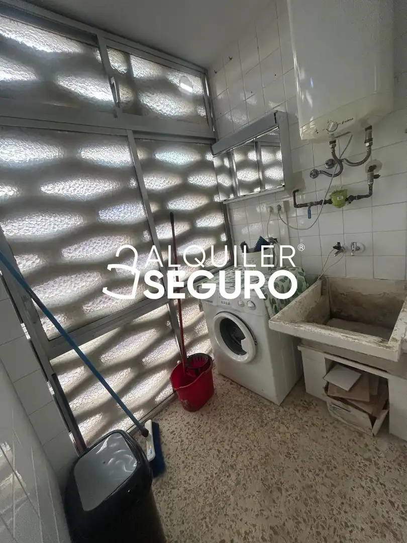Exterior view of Flat for rent in Granada  with Air Conditioner, Terrace and Furnished