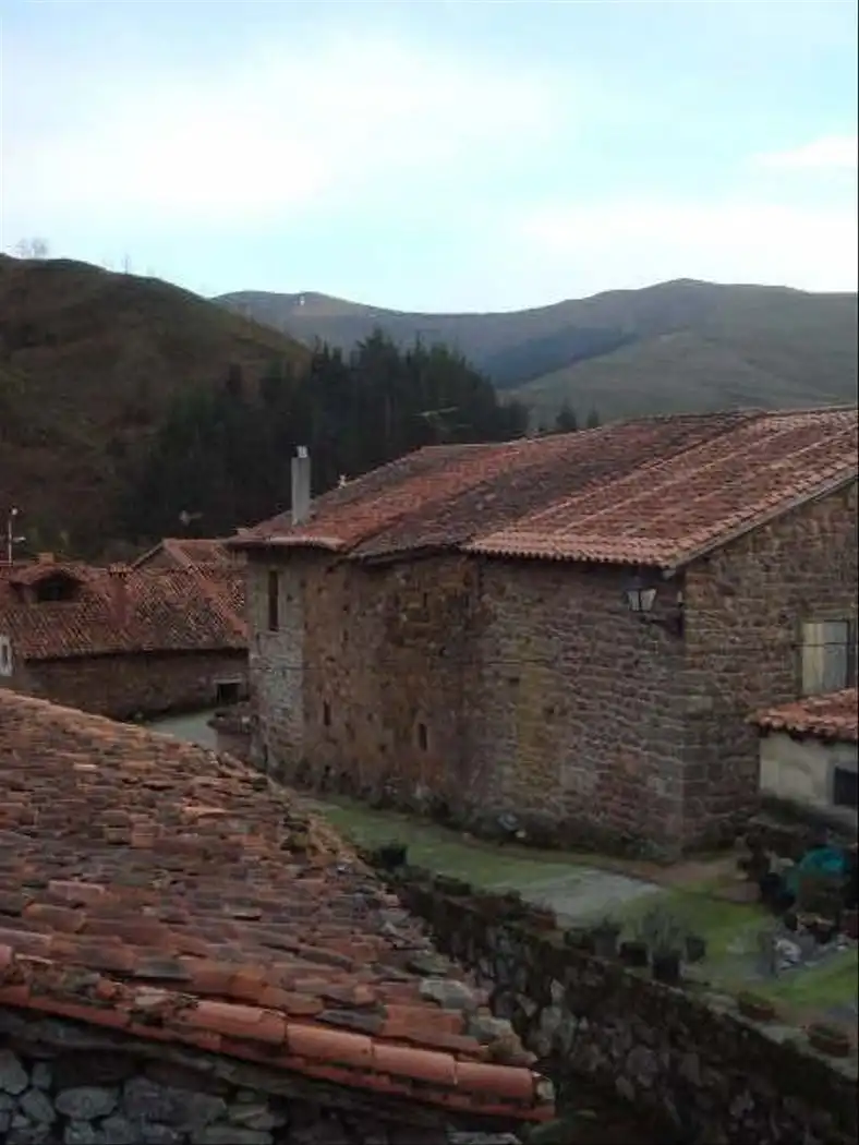 Vista exterior de Edificio en venta en Cabuérniga
