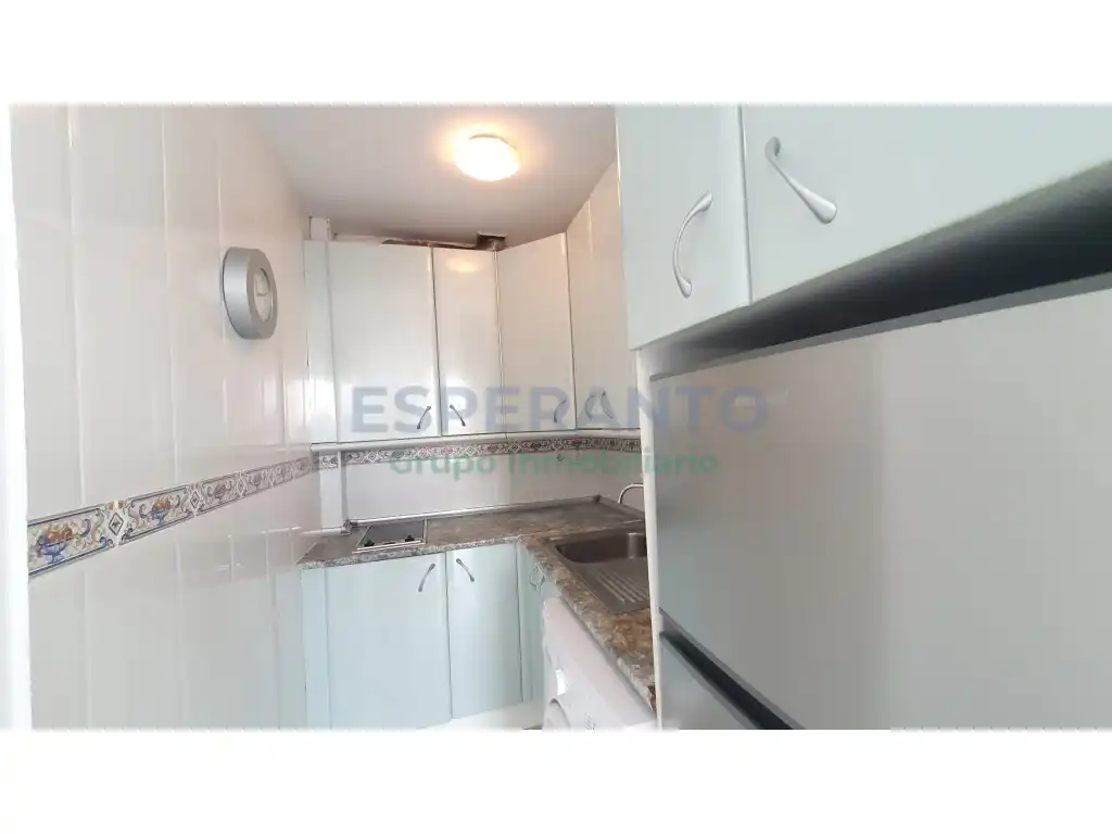 Cuina de Apartament de lloguer en Benalmádena amb Moblat
