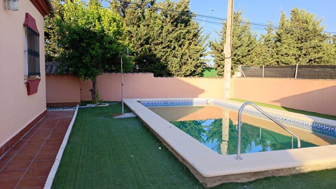 Piscina de Casa o xalet en venda en Chiclana de la Frontera amb Calefacció, Jardí privat i Terrassa
