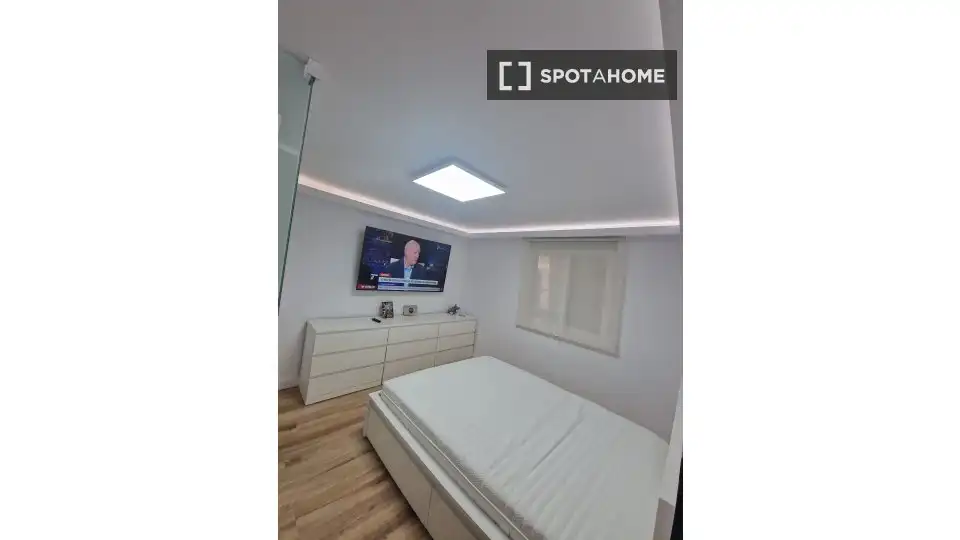 Habitación de Apartamento para compartir en Villajoyosa / La Vila Joiosa con Aire acondicionado, Terraza y Amueblado