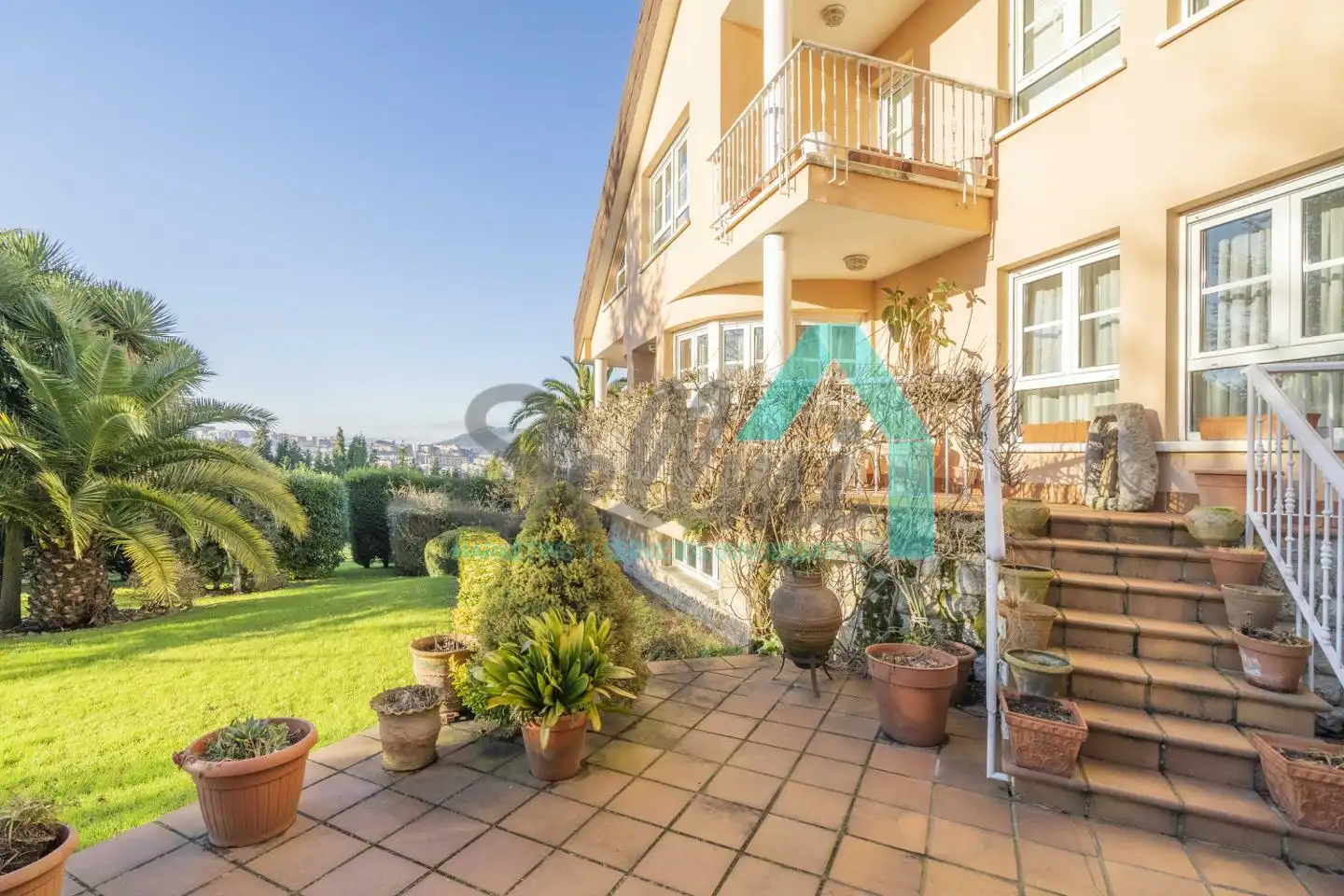 Jardí de Casa o xalet en venda en Oviedo  amb Calefacció, Jardí privat i Parquet