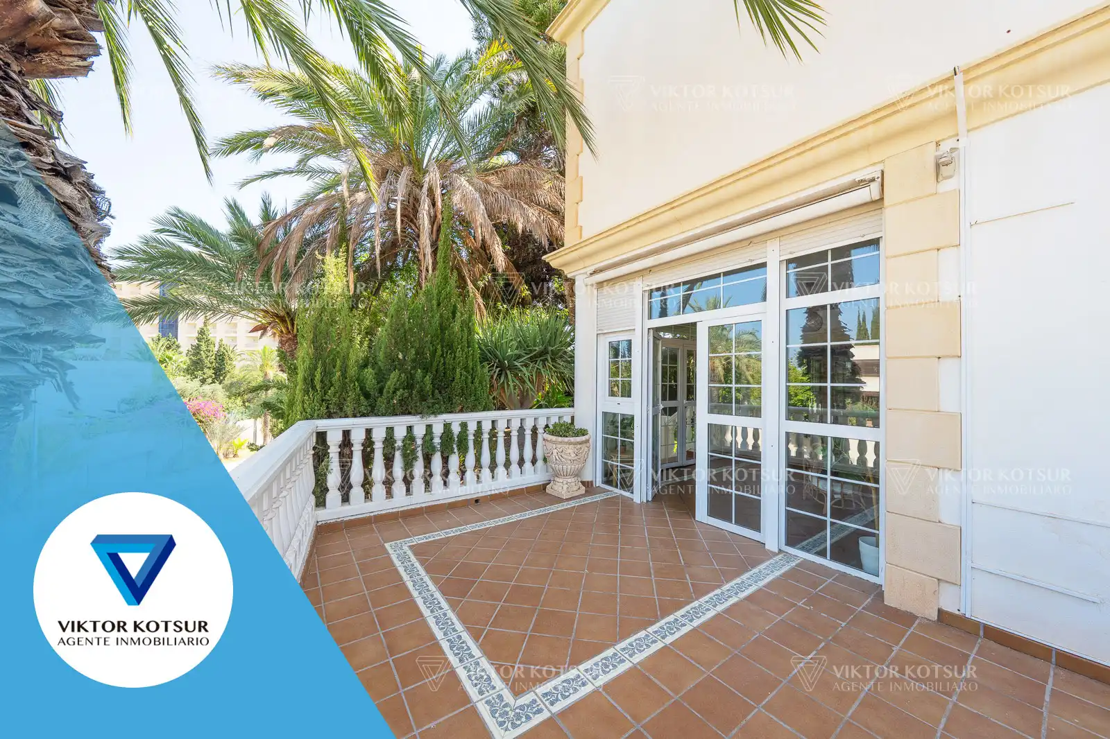 Vista exterior de Casa o xalet en venda en Roquetas de Mar amb Aire condicionat, Calefacció i Jardí privat