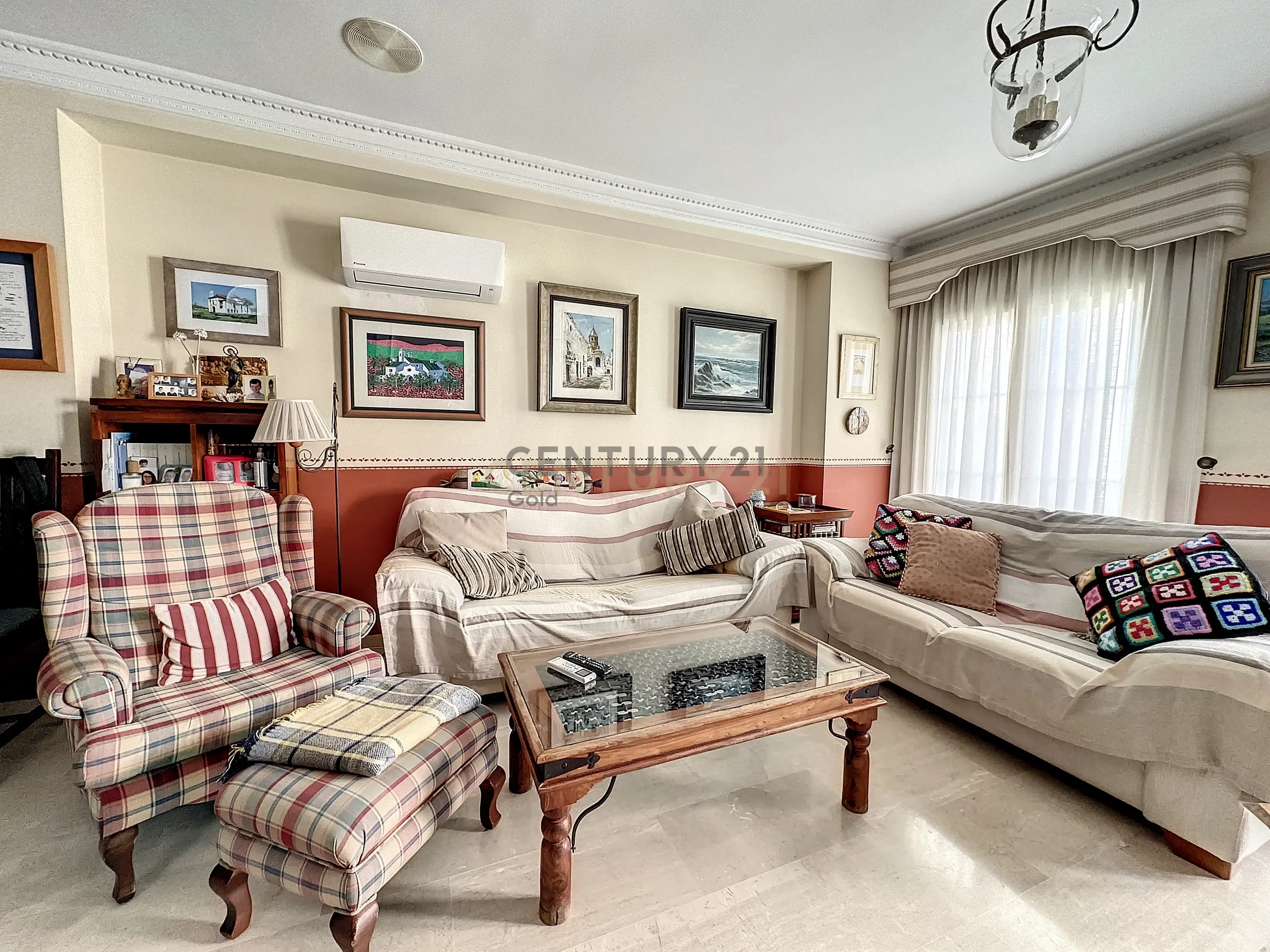 Living room of House or chalet for sale in Vélez-Málaga  with Air Conditioner, Private garden and Furnished