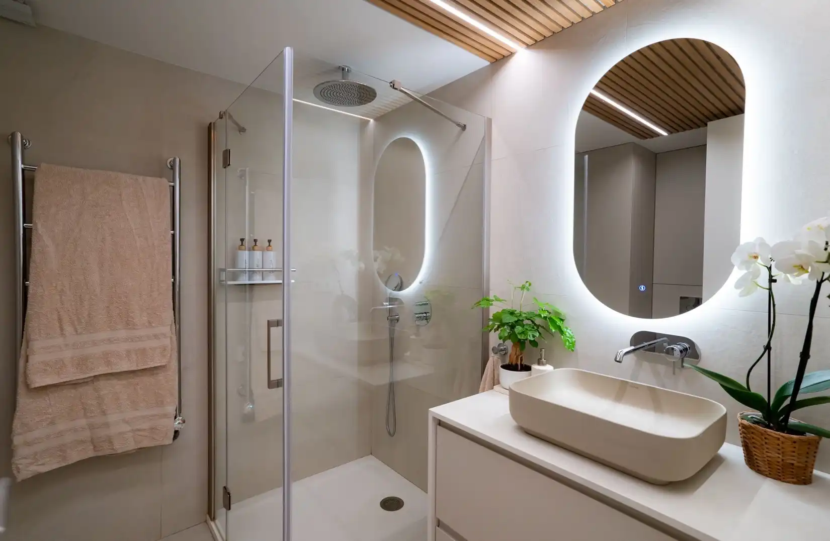 Bathroom of Flat for sale in Benalmádena  with Air Conditioner, Terrace and Storage room