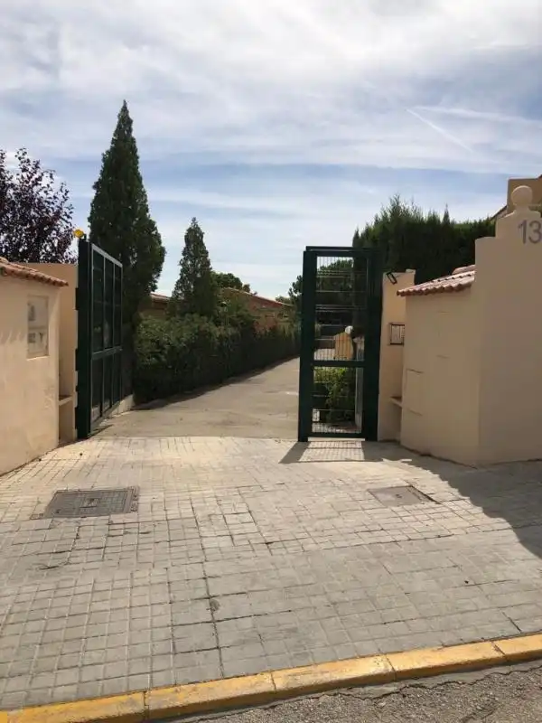 Parking de Casa adosada de alquiler en Godella con Calefacción y Piscina