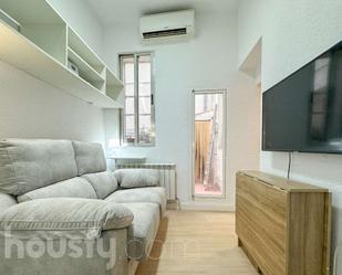 Living room of Flat to rent in  Madrid Capital  with Air Conditioner, Heating and Parquet flooring